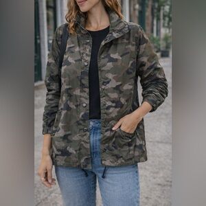 American Eagle Camo Windbreaker Jacket Small Green Lightweight Utility EUC